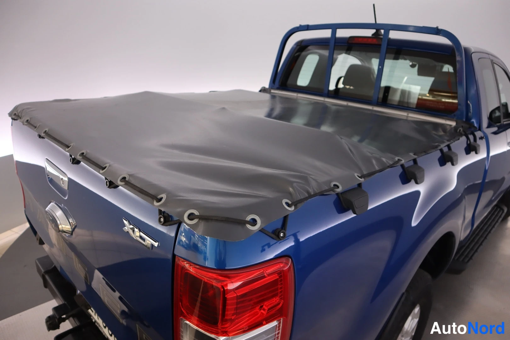 Takaviisto: Ford Ranger -farmi, takaovi ja takaluukku auki, takapuskulevy ja rekisteri.