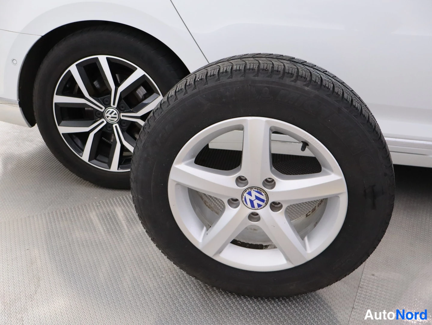 Valkoinen Volkswagen Passat 2015, yksityiskohta, kuva 28