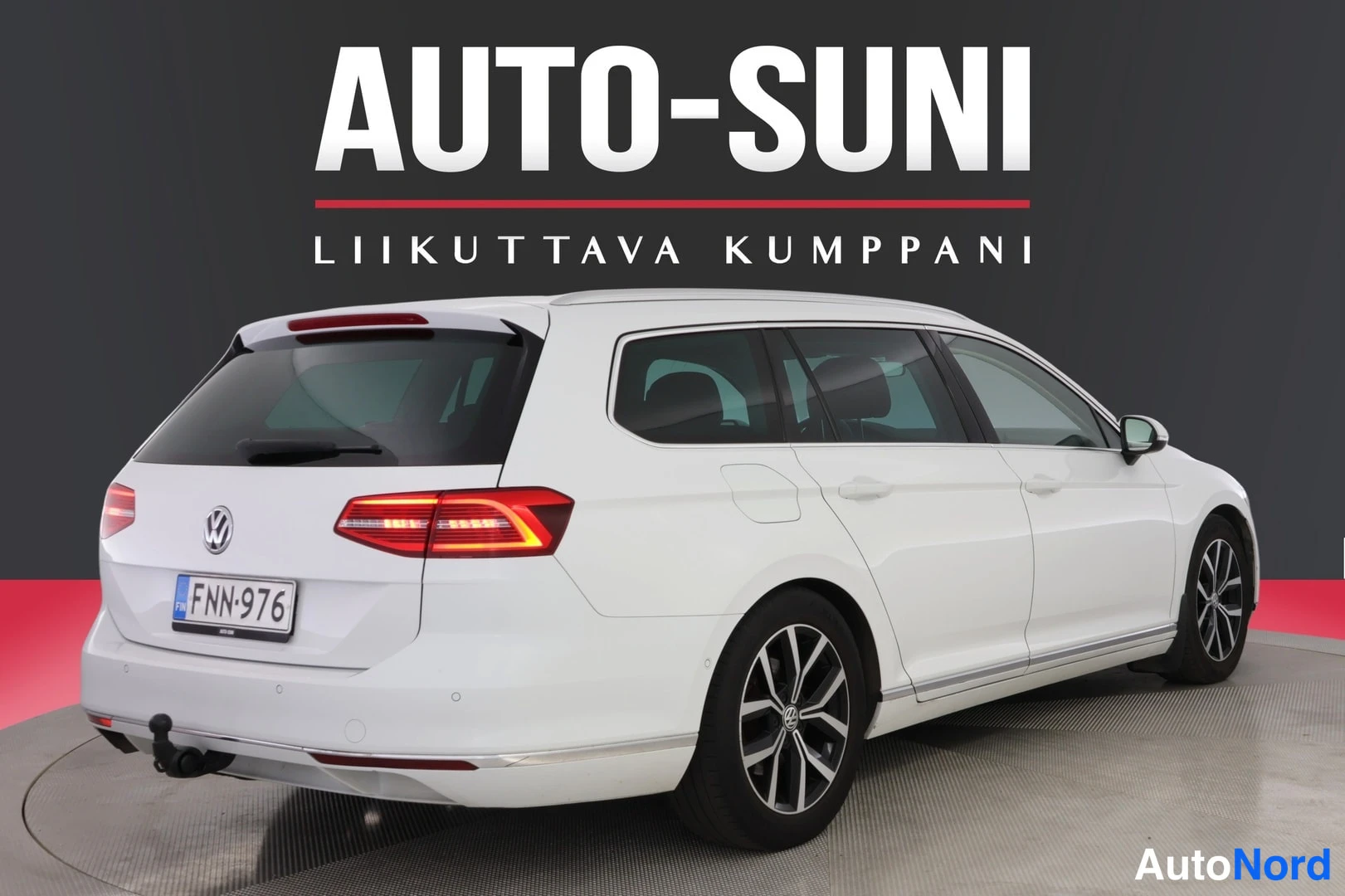Valkoinen Volkswagen Passat 2015, takaviisto, kuva 5