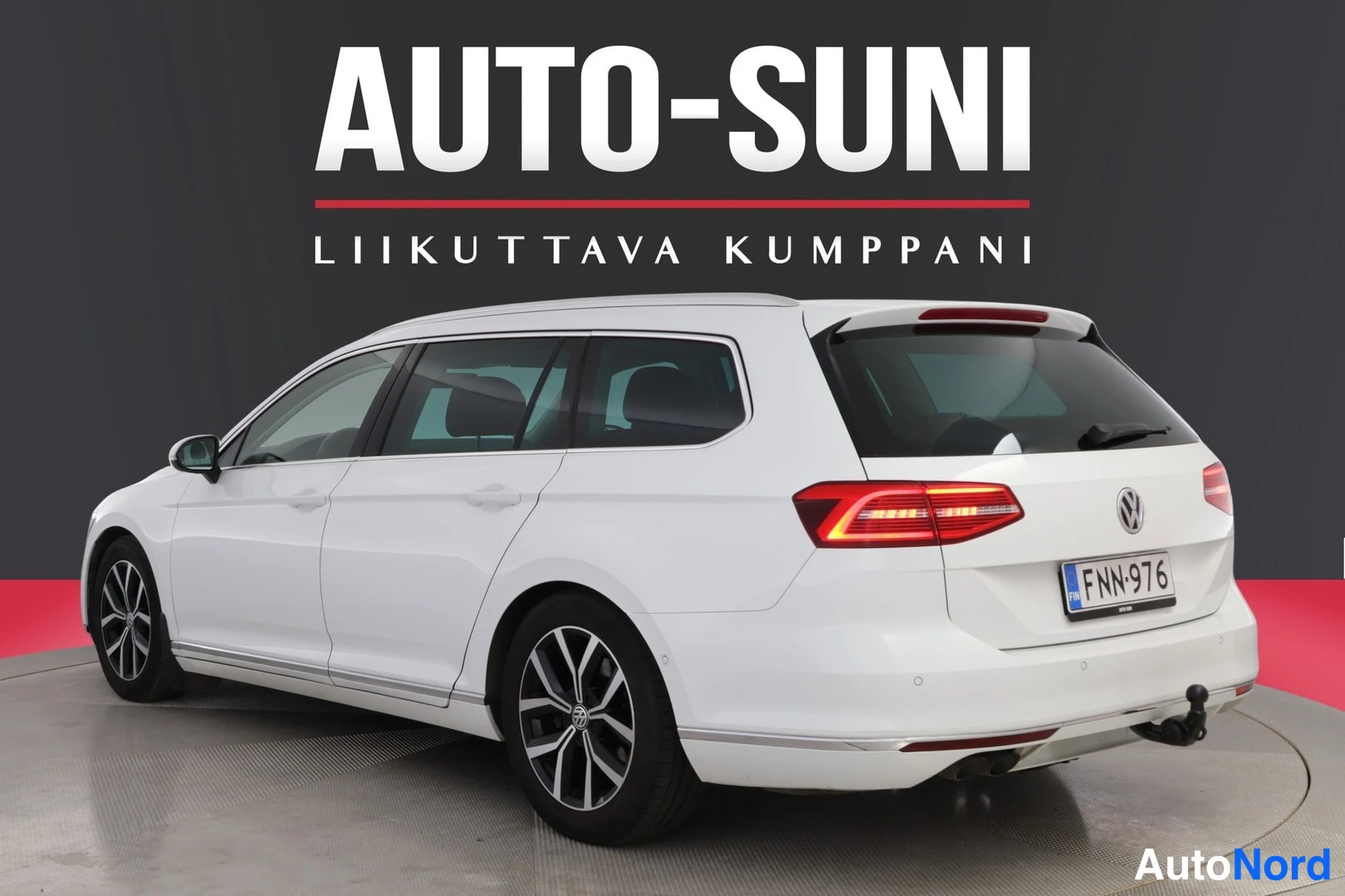 Valkoinen Volkswagen Passat 2015, takaviisto, kuva 6