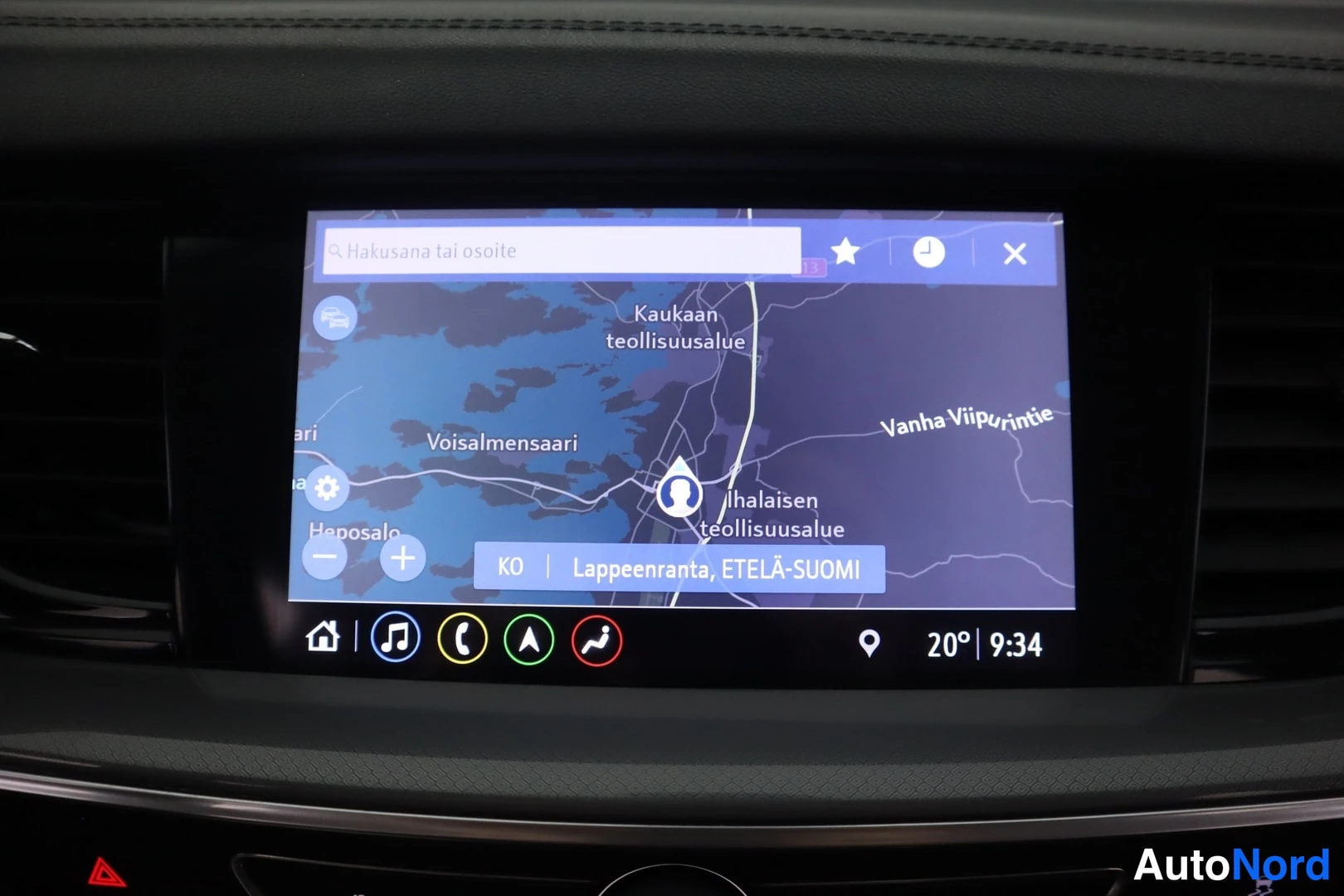 Muu: Infotainment-näytön karttanavigointi, hakukenttä ja sijainti Lappeenranta, Etelä-Suomi.