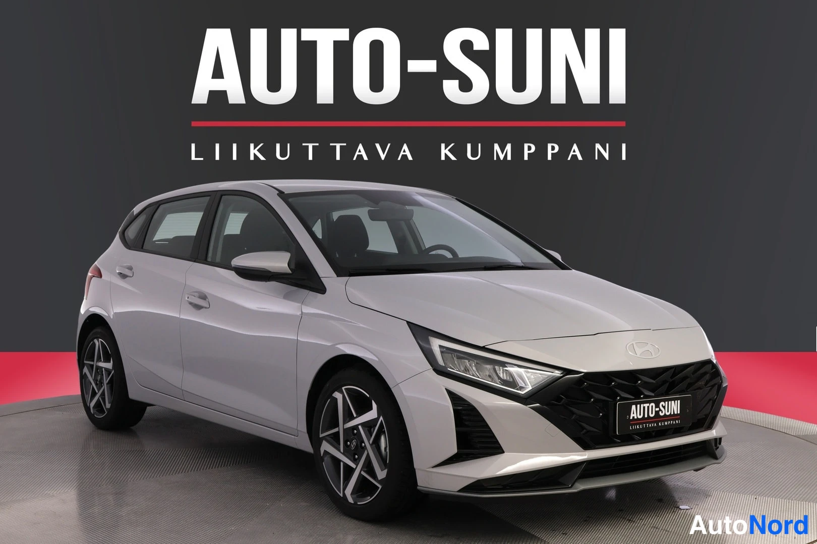 Harmaa Hyundai i20 2026, etuviisto, keula oikealle, kuva 4
