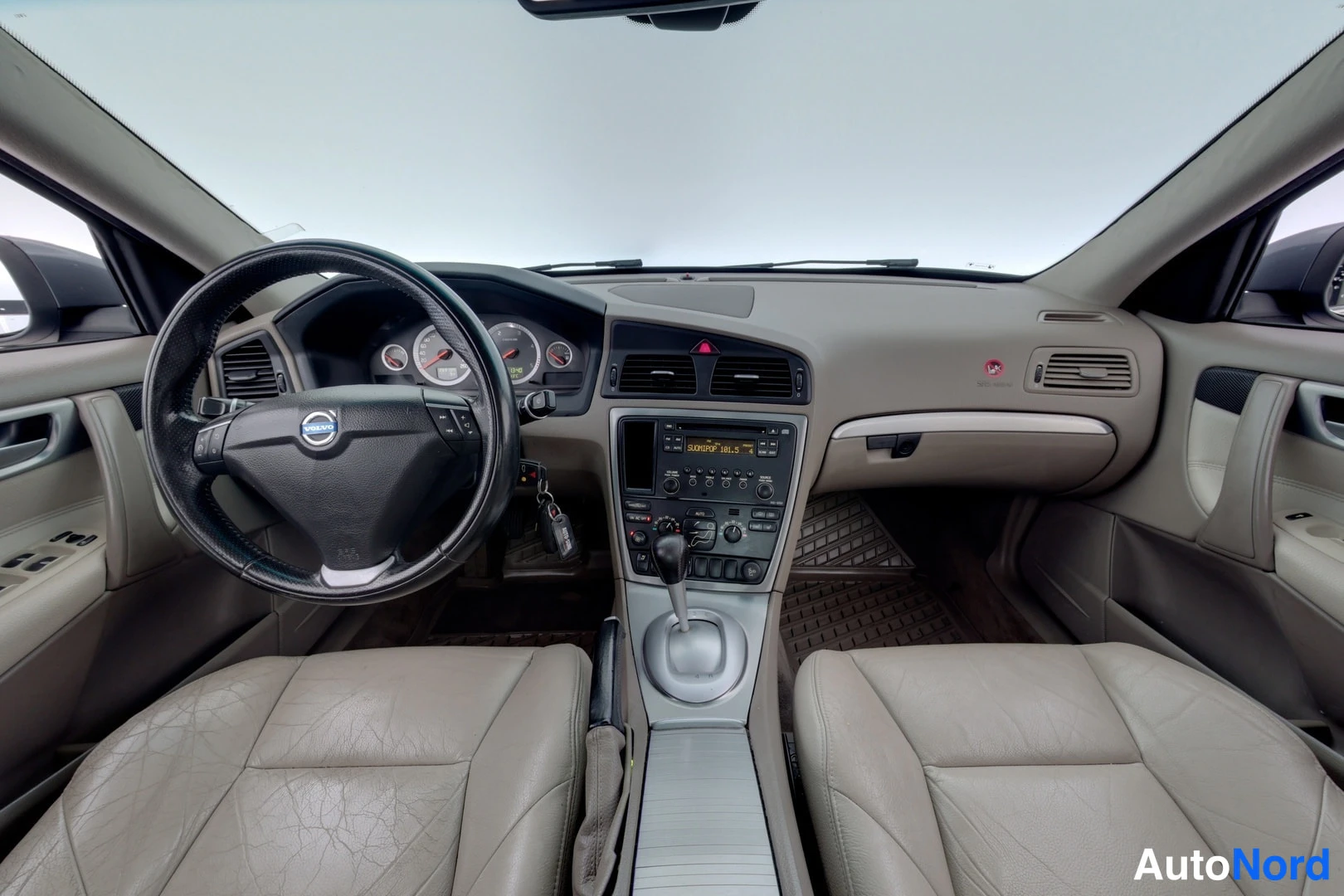 Beige Volvo S60 2008, ohjaamo, kuva 7