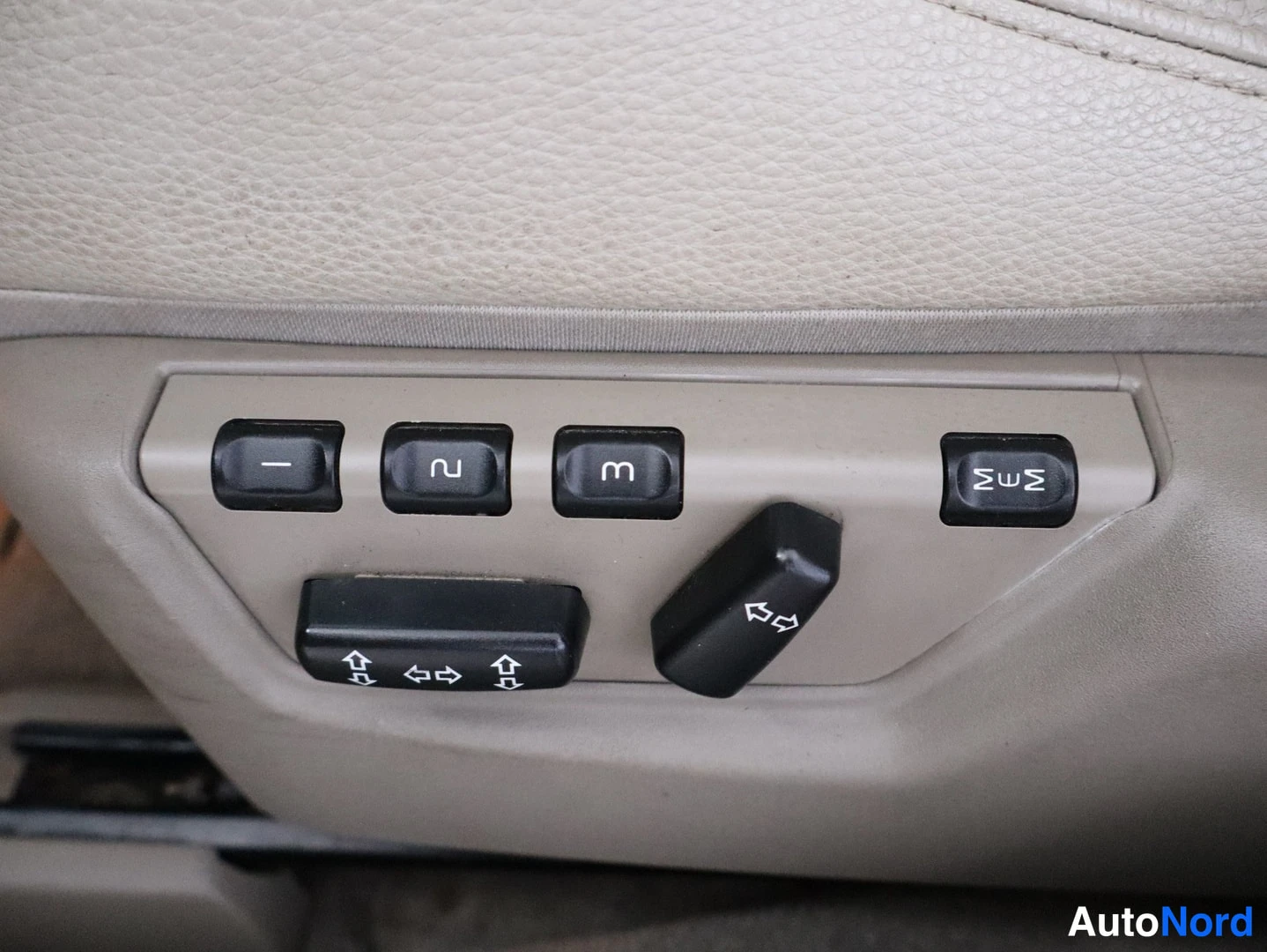 Beige Volvo S60 2008, yksityiskohta, kuva 21