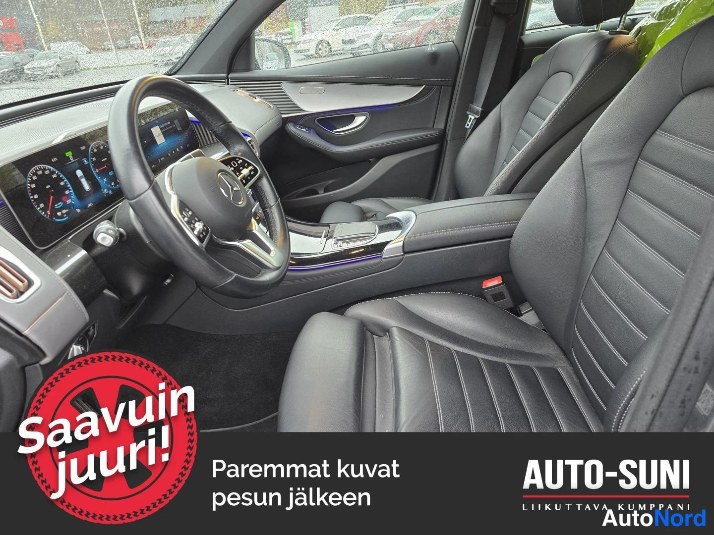 Muu: Mercedes-Benzin etupenkit ja ohjaamo mustanahkaisilla penkeillä