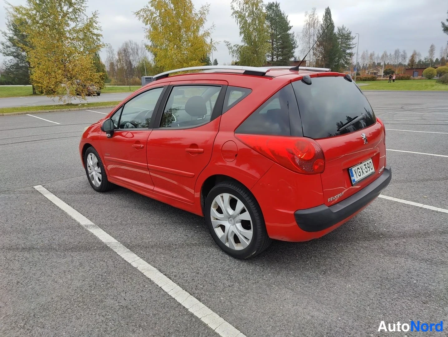 Punainen Peugeot 207 2008, takaviisto, kuva 3