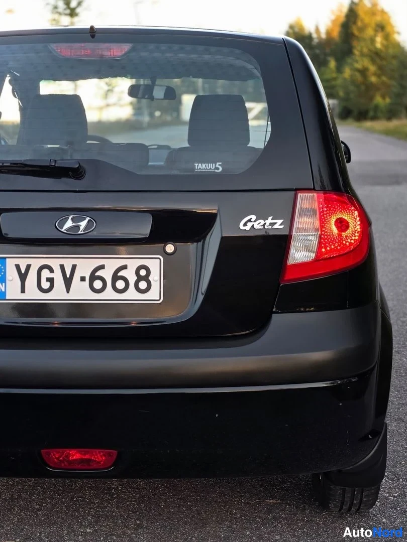 Takaa: Hyundai Getz rear with license plate and sticker TAKUU 5 on window