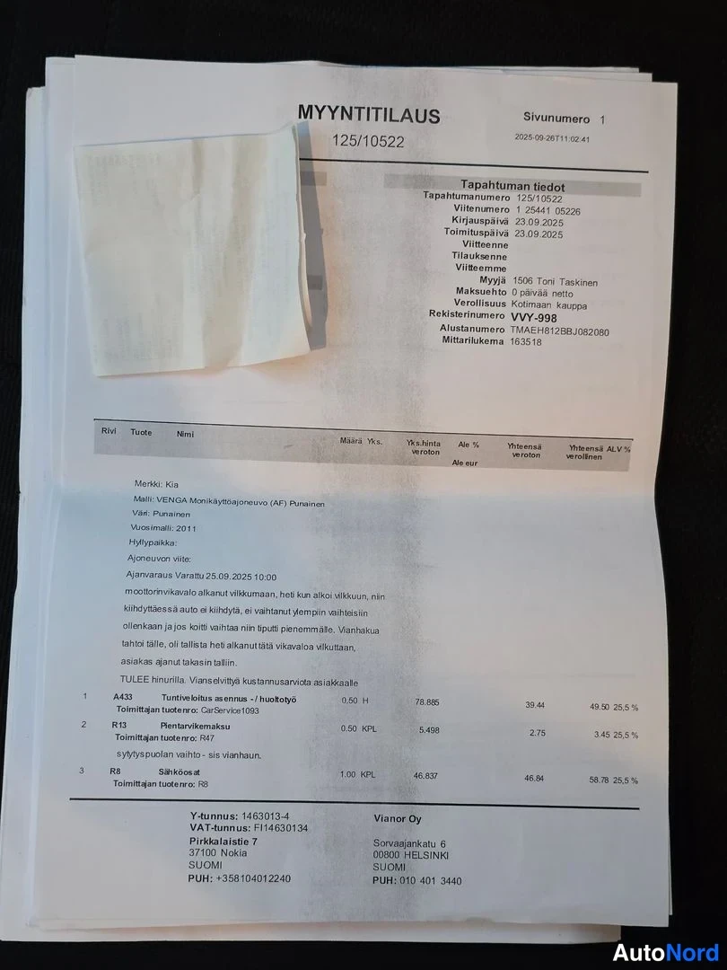 Asiakirja: Myyntitilaus paperilomake, jossa on tietoja autosta ja toimittajasta