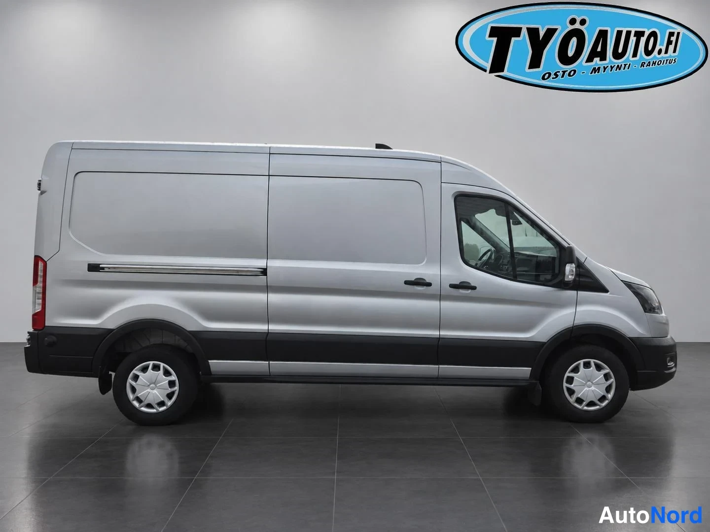 Sivulta: Valkoinen Ford Transit -kuljetusauto täysi profiilikuva