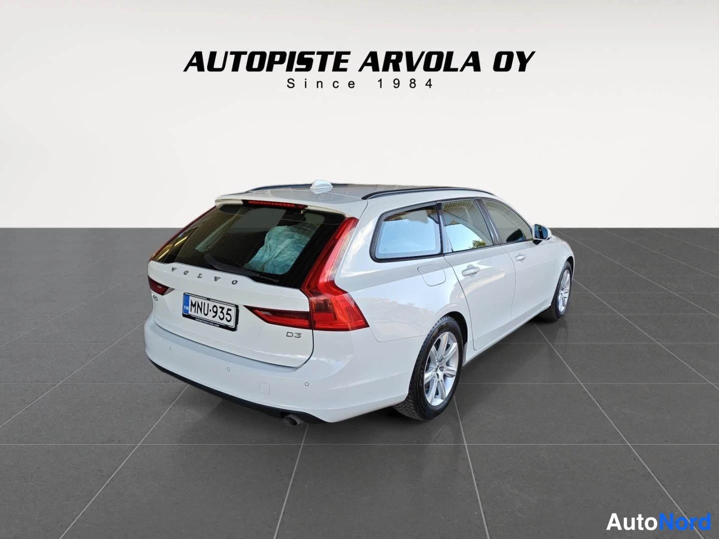 Valkoinen Volvo V90 2018, takaviisto, kuva 18