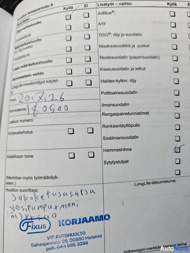 Asiakirja: Volkswagen-huoltokirjan palvelulehti: allekirjoitettu huolto 2017, ajomäärä 180 000 km.