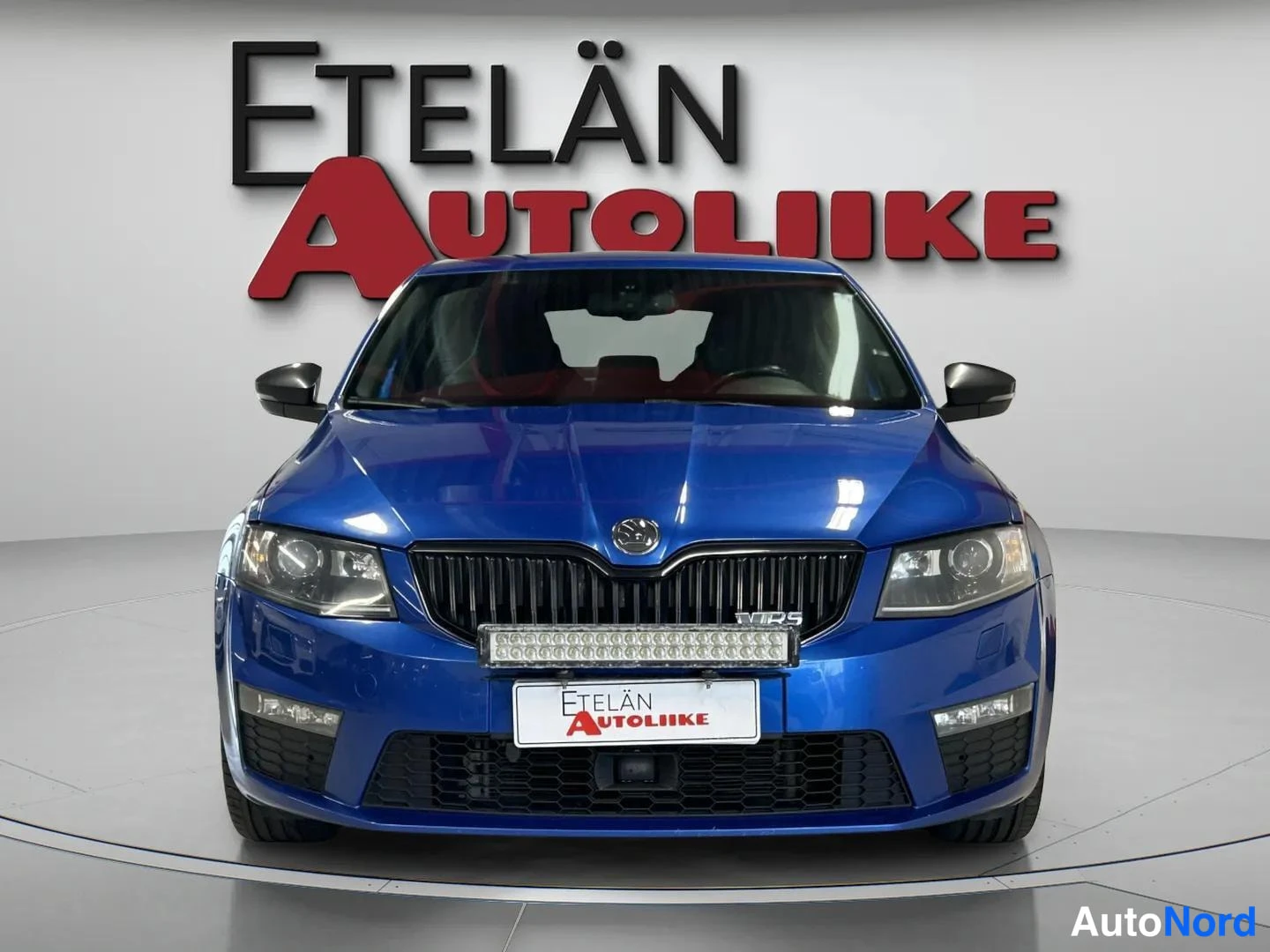 Sininen Skoda Octavia 2014, edestä, kuva 7