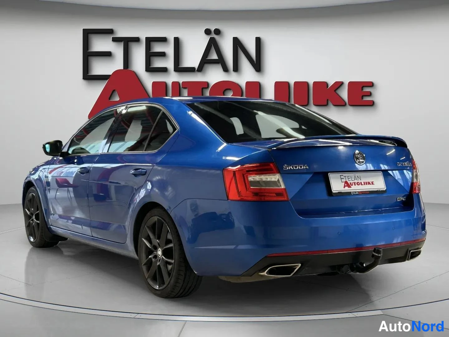 Sininen Skoda Octavia 2014, takaviisto, kuva 10