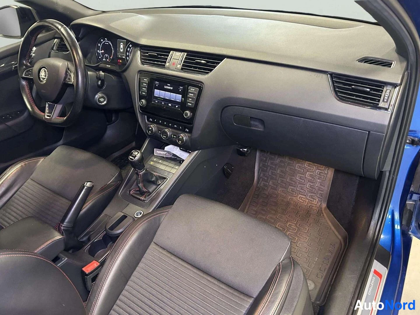 Sininen Skoda Octavia 2014, etuviisto, keula oikealle, kuva 6