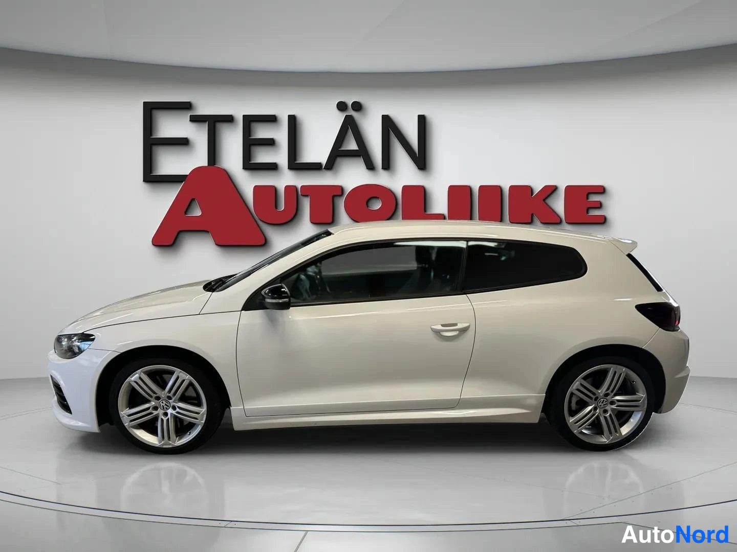 Valkoinen Volkswagen Scirocco 2010, sivulta, kuva 5