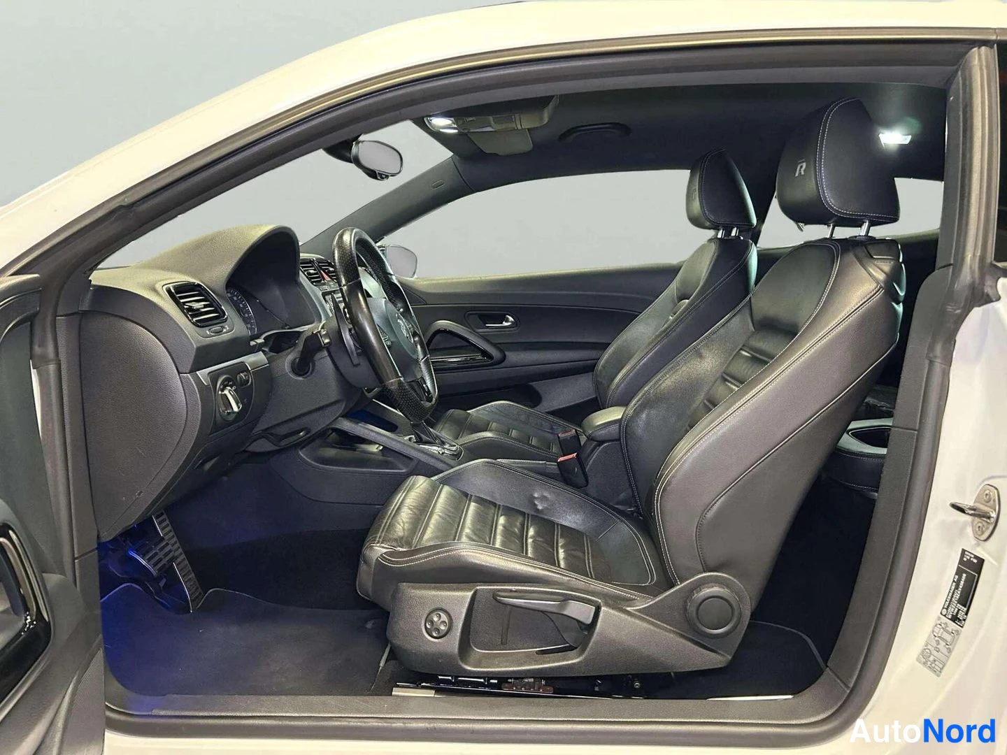 Valkoinen Volkswagen Scirocco 2010, sivulta, kuva 9