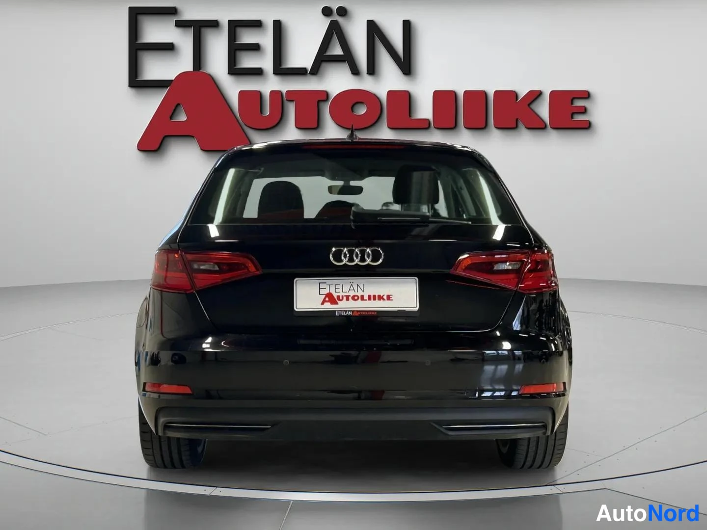 Musta Audi A3 2015, takaa, kuva 8