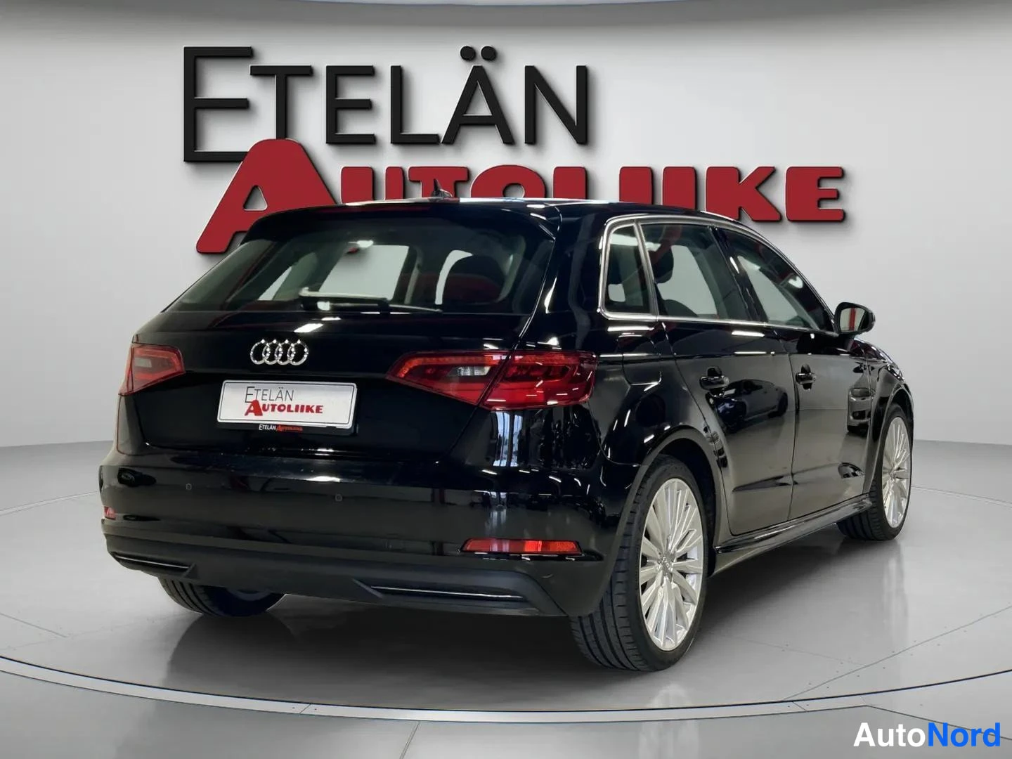 Musta Audi A3 2015, takaviisto, kuva 7