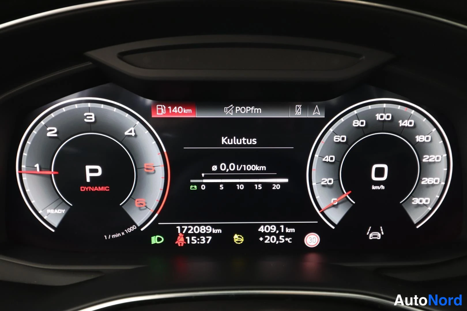 Yksityiskohta: Audi-mittaristo: kulutus 0,0 l/100 km, matkamittari 172089 km, P-tila ja DYNAMIC-tila näkyvät.