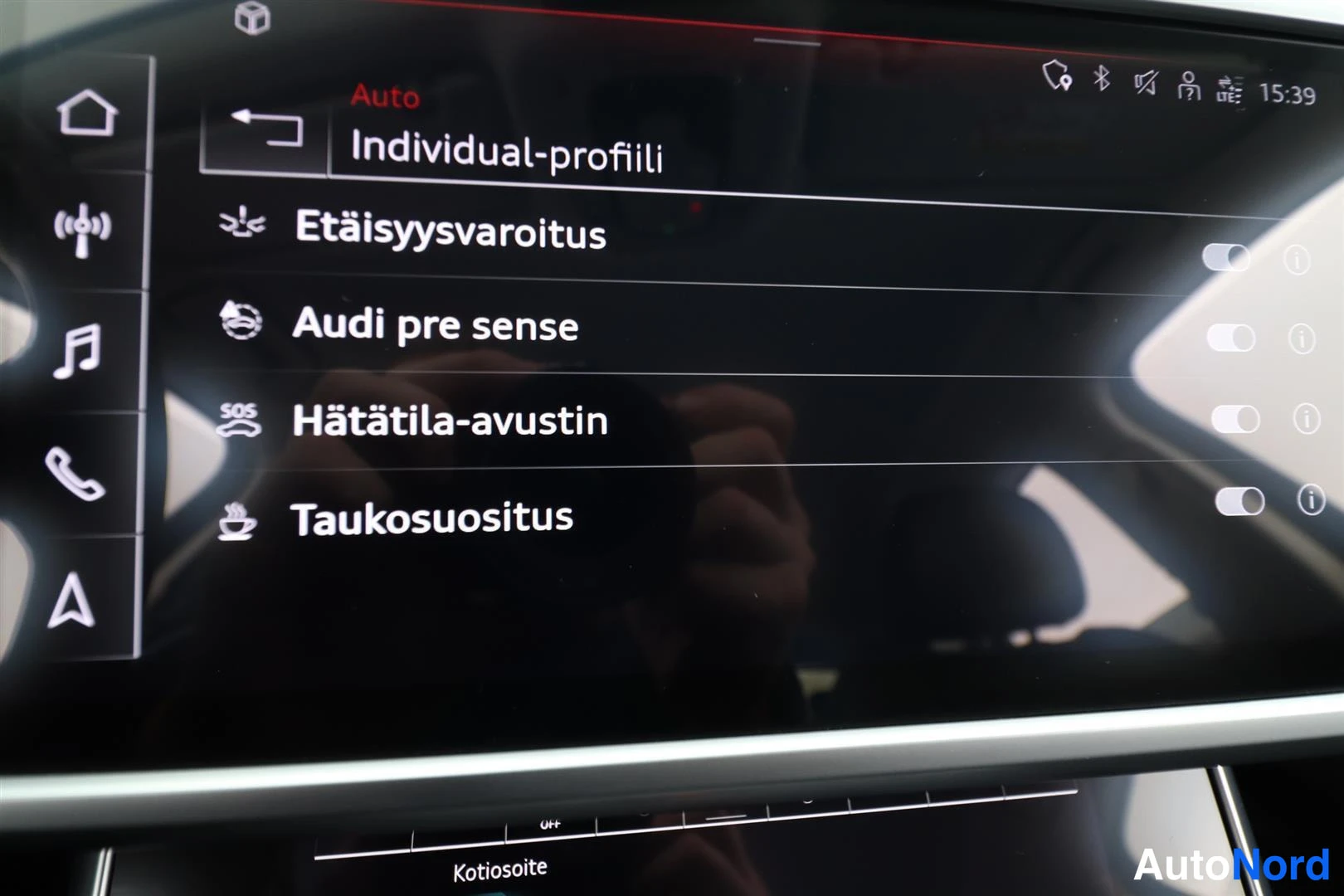 Muu: Audi-näytön ruutu näyttää Individual-profiilin asetukset: Etäisyysvaroitus, Audi pre sense, Hätätila-avustin ja Taukosuositus liukukytkimineen.