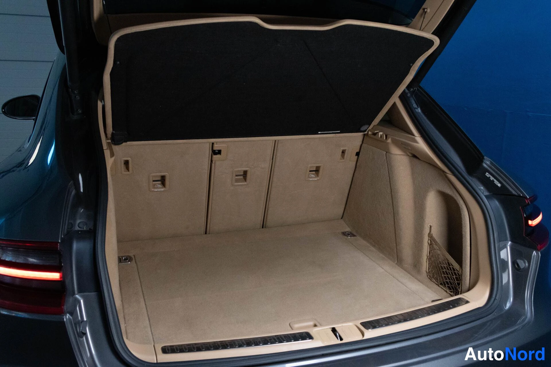 Harmaa Porsche Macan S Diesel 2015, takaa, kuva 7