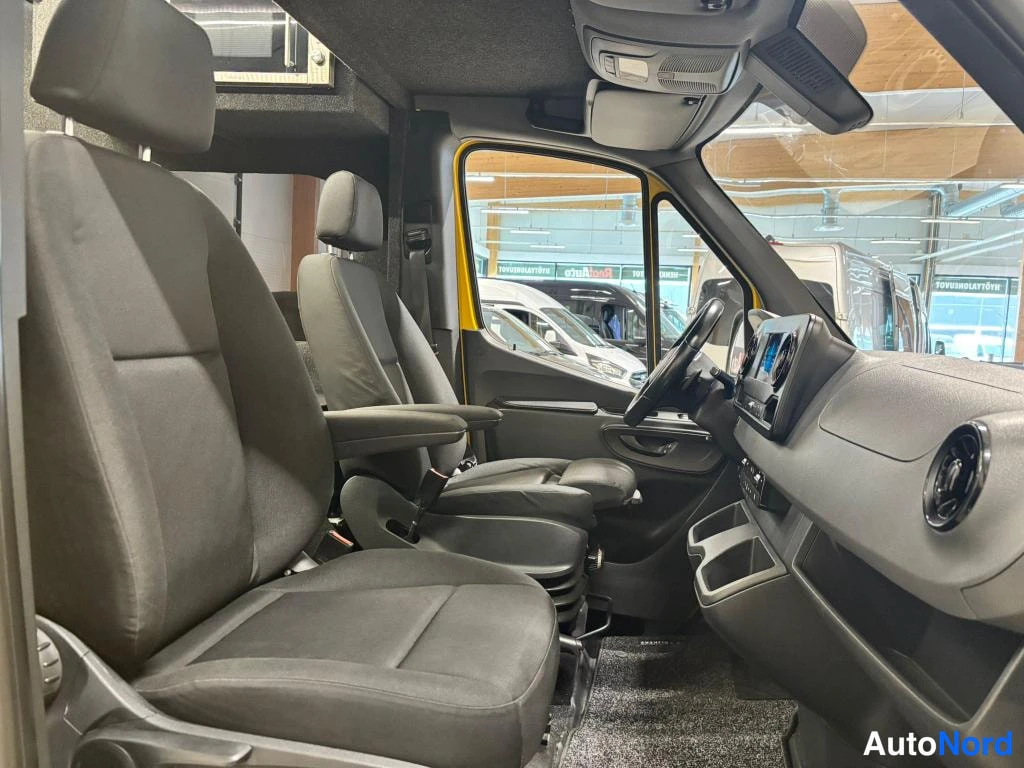 Muu: Auto Sisätila Tummansininen Mercedes-Benz Sprinter etuistuin