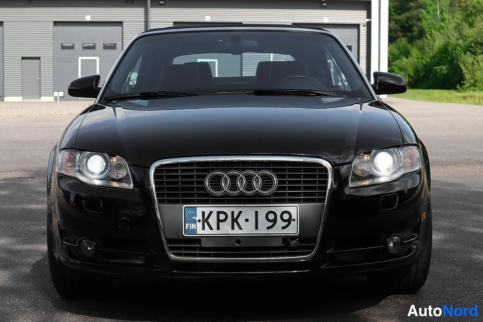 Musta Audi A4 2008, edestä, kuva 5