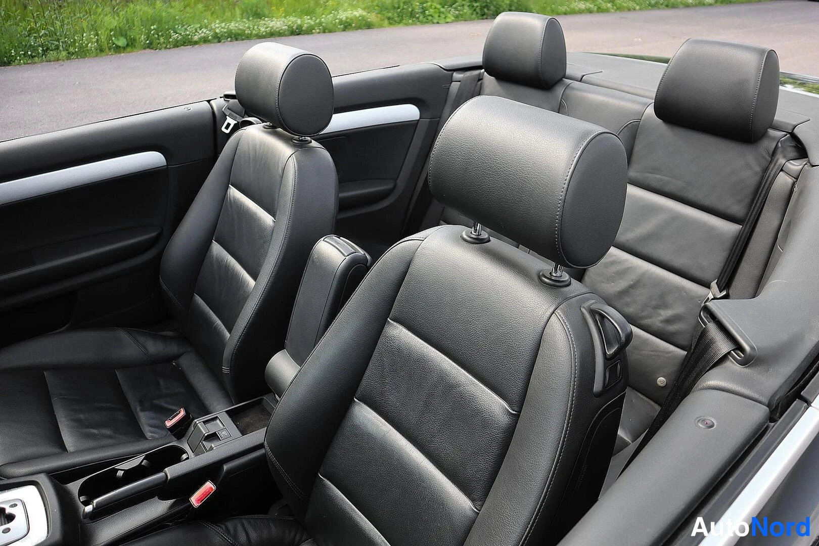 Musta Audi A4 2008, etuistuimet, kuva 9