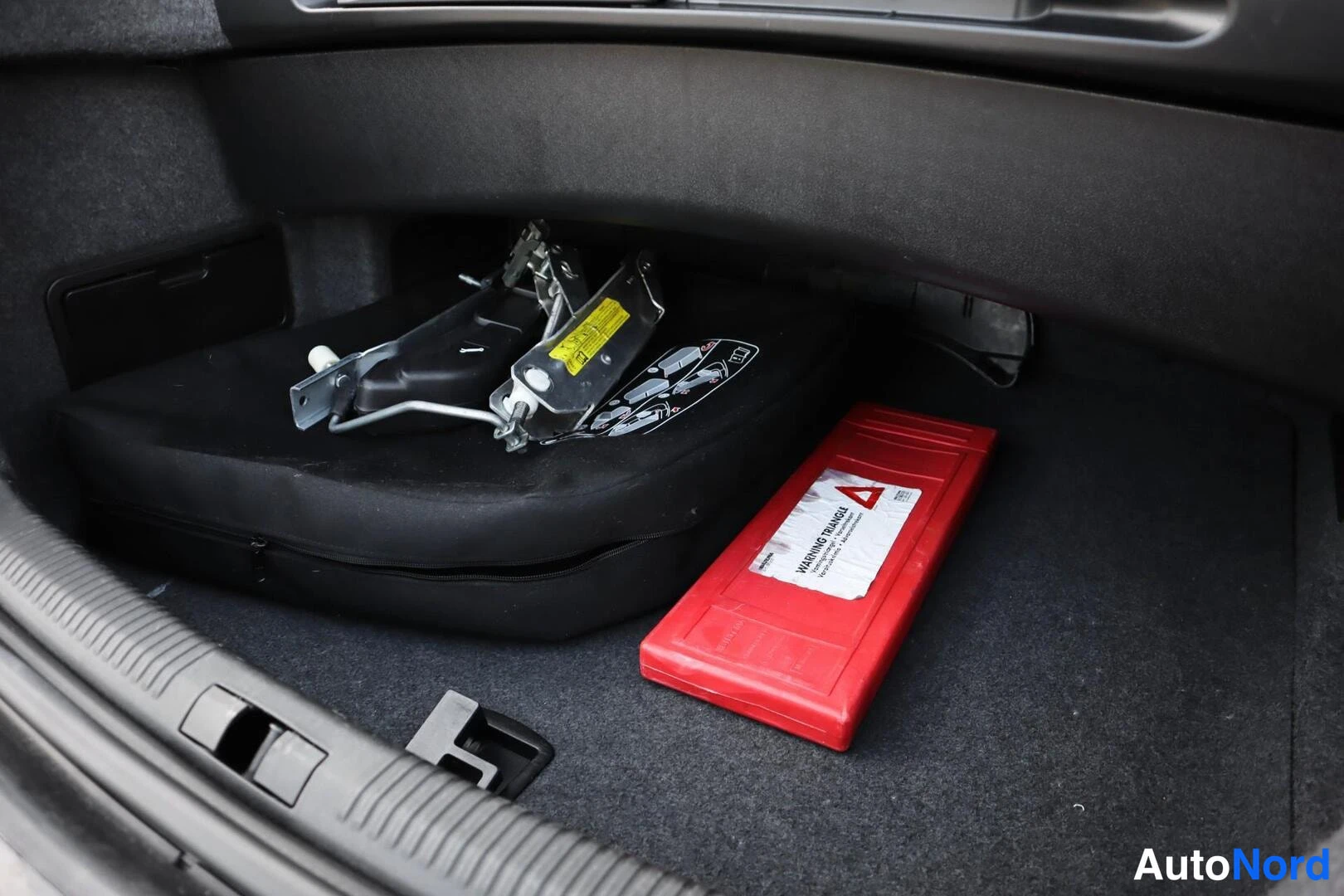 Musta Audi A4 2008, tavaratila, kuva 10