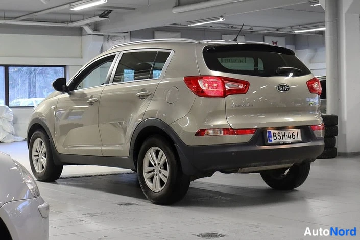 Takaviisto: Kia Sportage takaosa