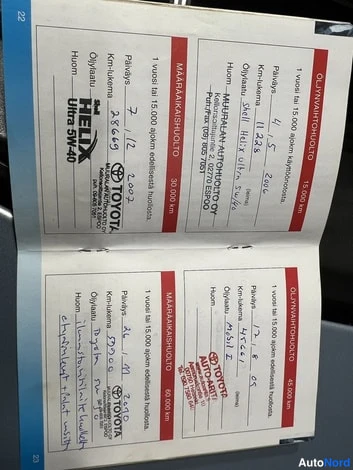 Asiakirja: Huoltokirjan sivu, jolla neljä TOYOTA OLIYMAHUOLTOKORTtia käsinkirjoitetuilla huoltomerkinnöillä.