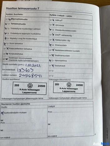 Muu: Huoltokirjan leimaussivu: huolto 11.6.2021, km-määrä 135663 ja K-Auto Volkswagen Lappeenranta -leimat