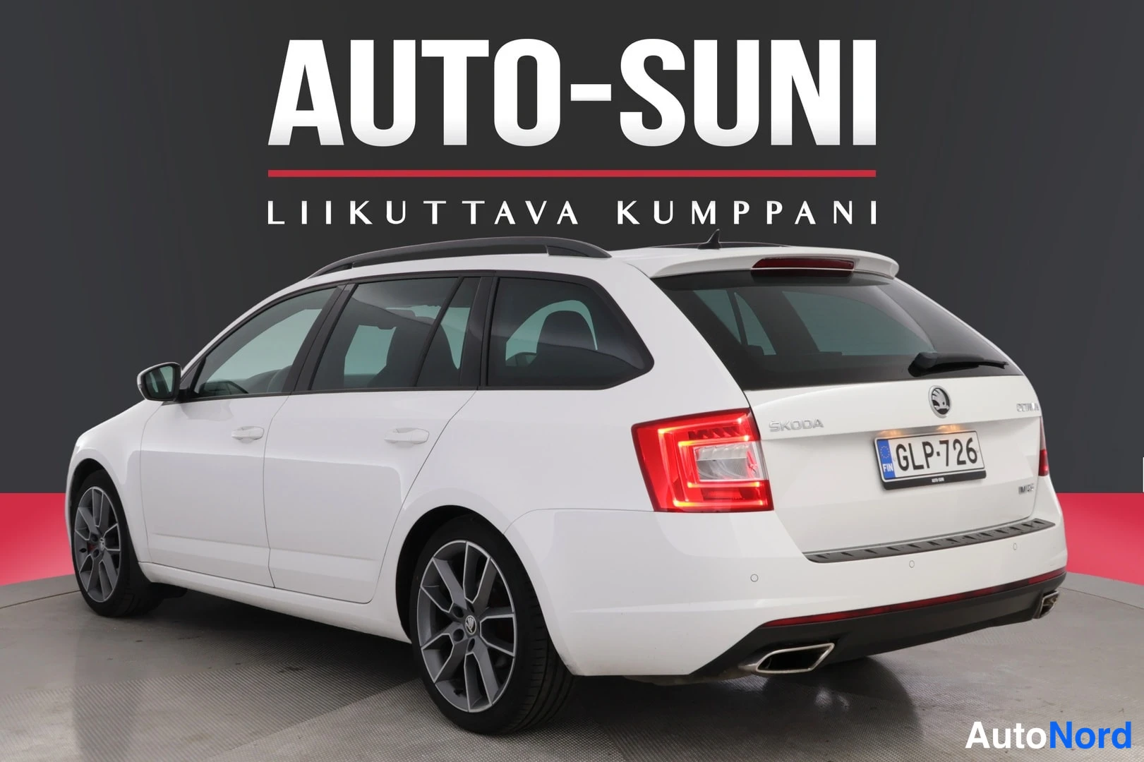 Valkoinen Skoda Octavia 2015, takaviisto, kuva 6