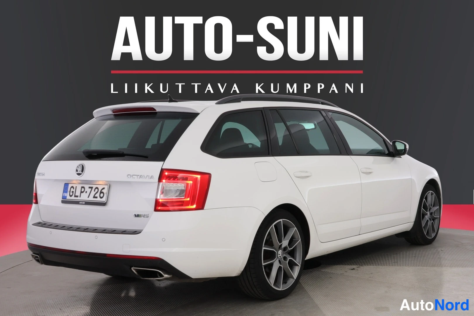 Valkoinen Skoda Octavia 2015, takaviisto, kuva 5
