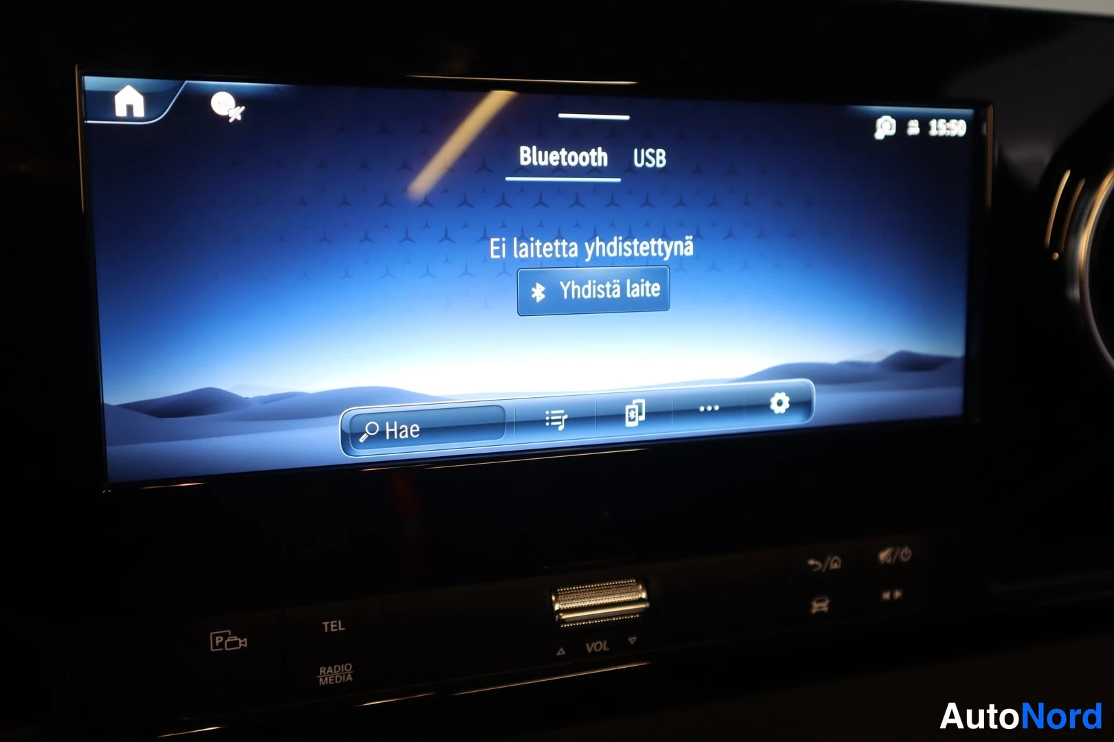Muu: Tallenne: kojelaudan näyttö Bluetooth/USB-näkymässä, Ei laitetta yhdistettyä.