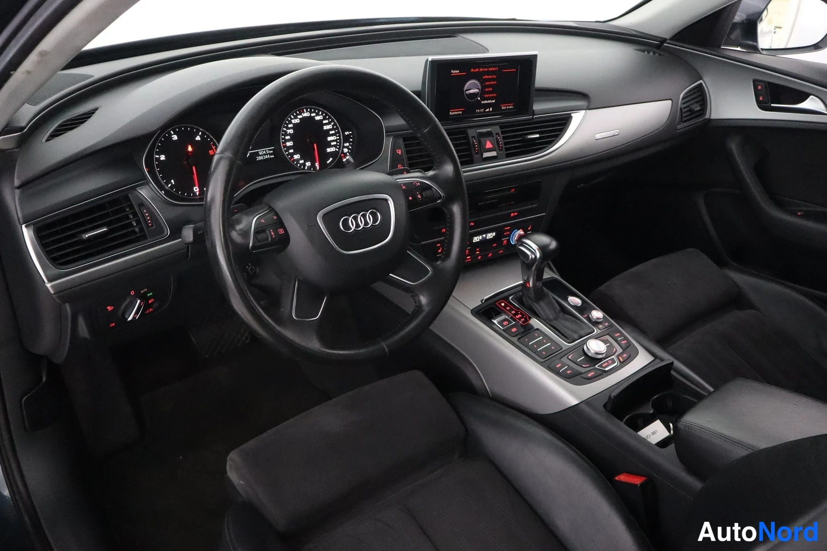 Harmaa Audi A6 2012, ohjaamo, kuva 9