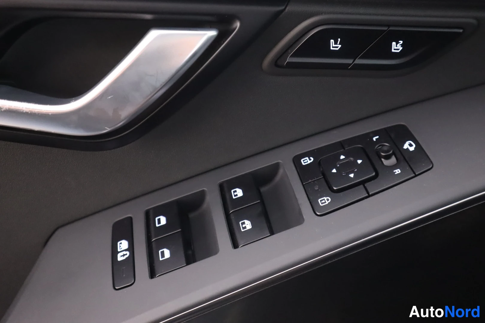 Sininen Kia Niro 2024, kuva 19