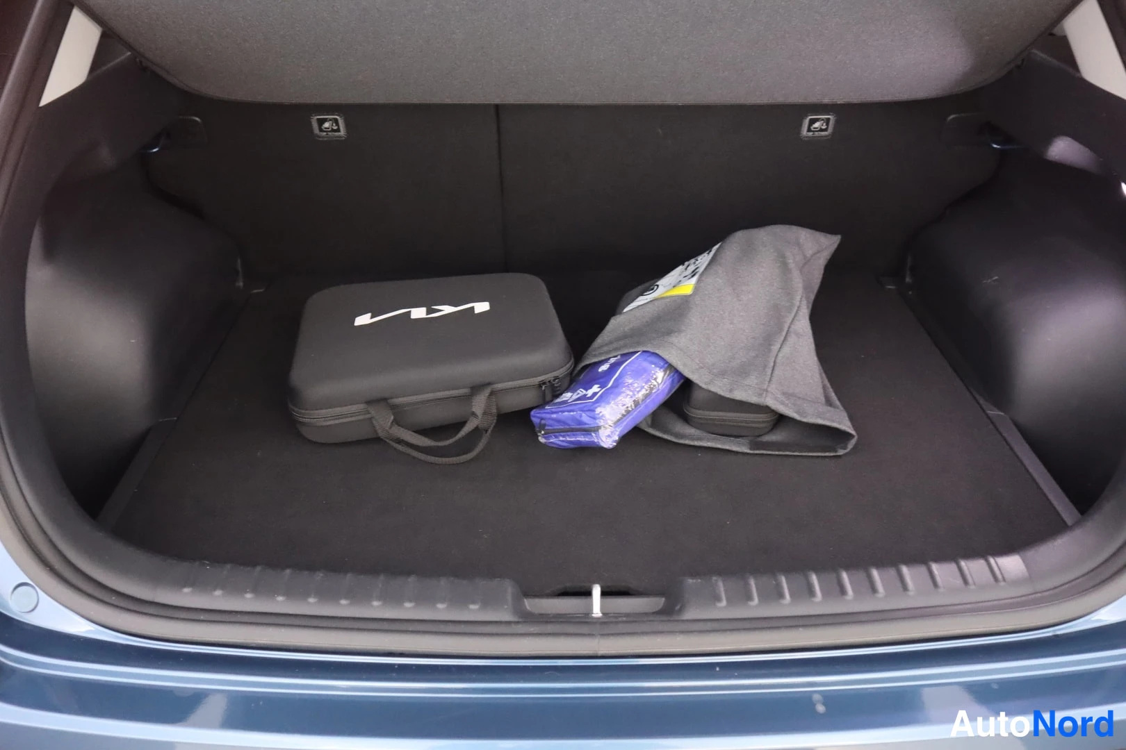 Sininen Kia Niro 2024, kuva 24