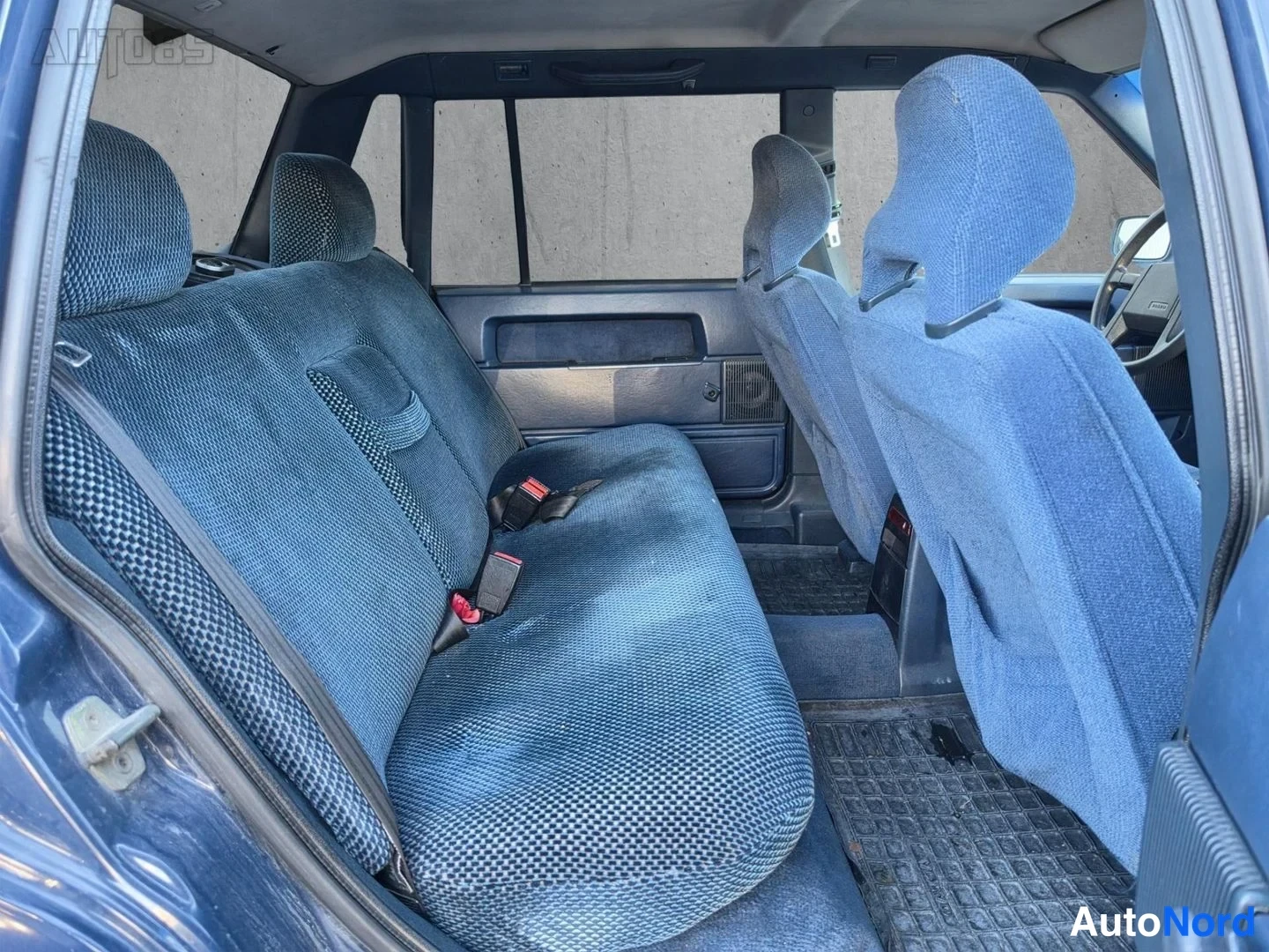 Blå Volvo 740 1991, baksäten, bild 15