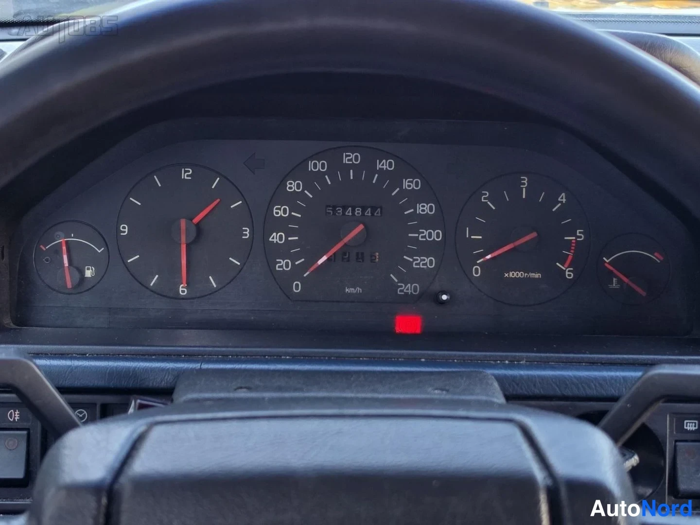 Blå Volvo 740 1991, detalj, bild 17