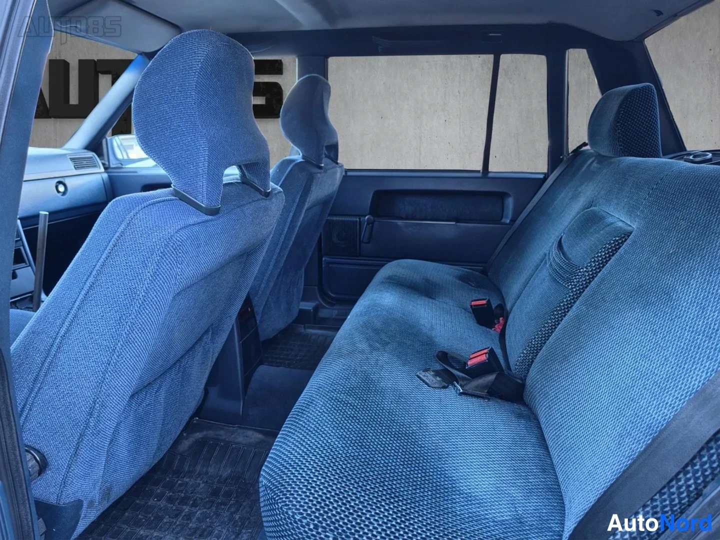 Blå Volvo 740 1991, baksäten, bild 14
