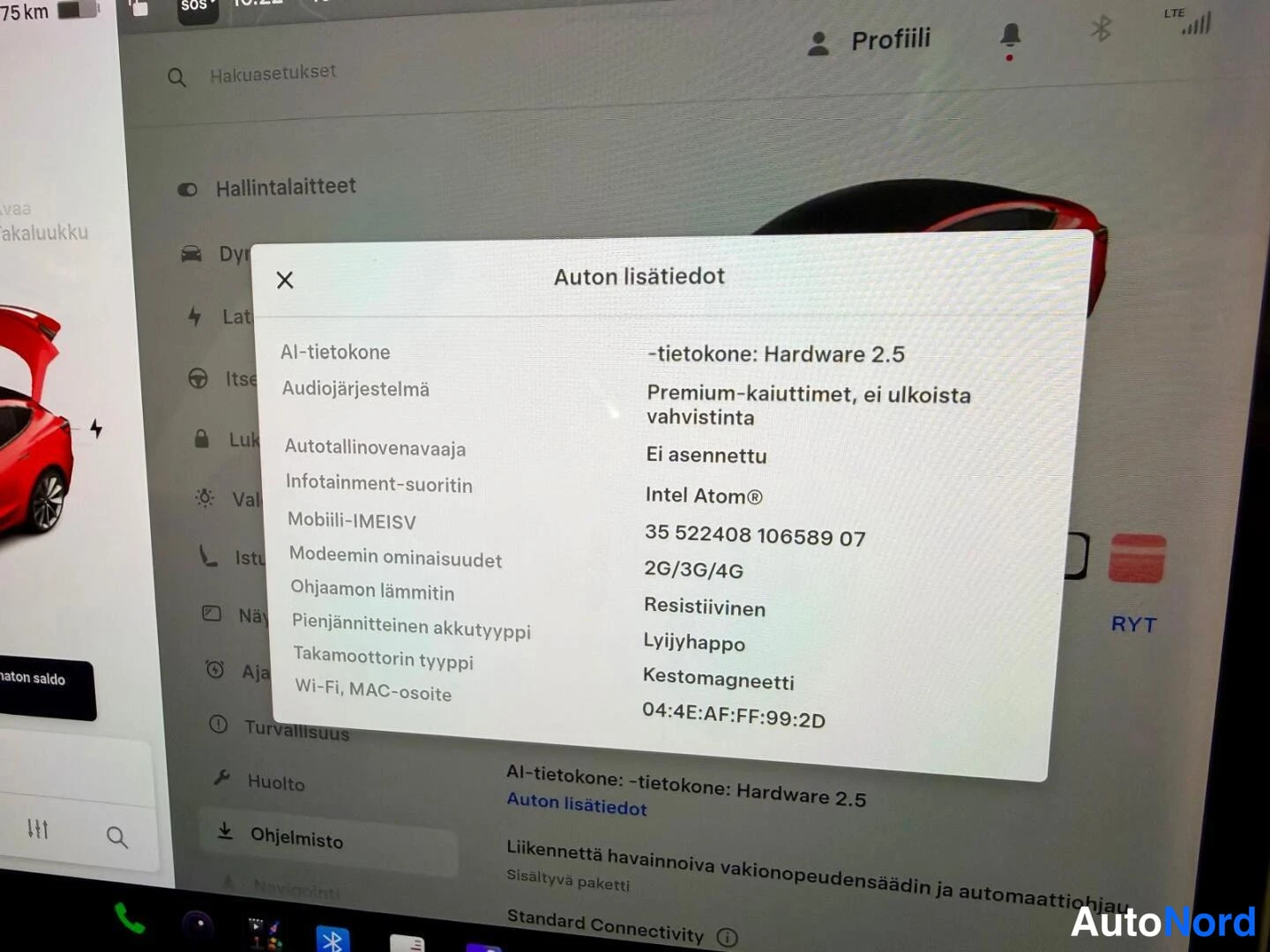 Muu: Polttimonäytön kuva: 'Auton lisätiedot' -ikkuna, jossa Hardware 2.5, Intel Atom -suoritin, 2G/3G/4G-modeemi, MAC-osoite 04:4E:AF:FF:99:2D.