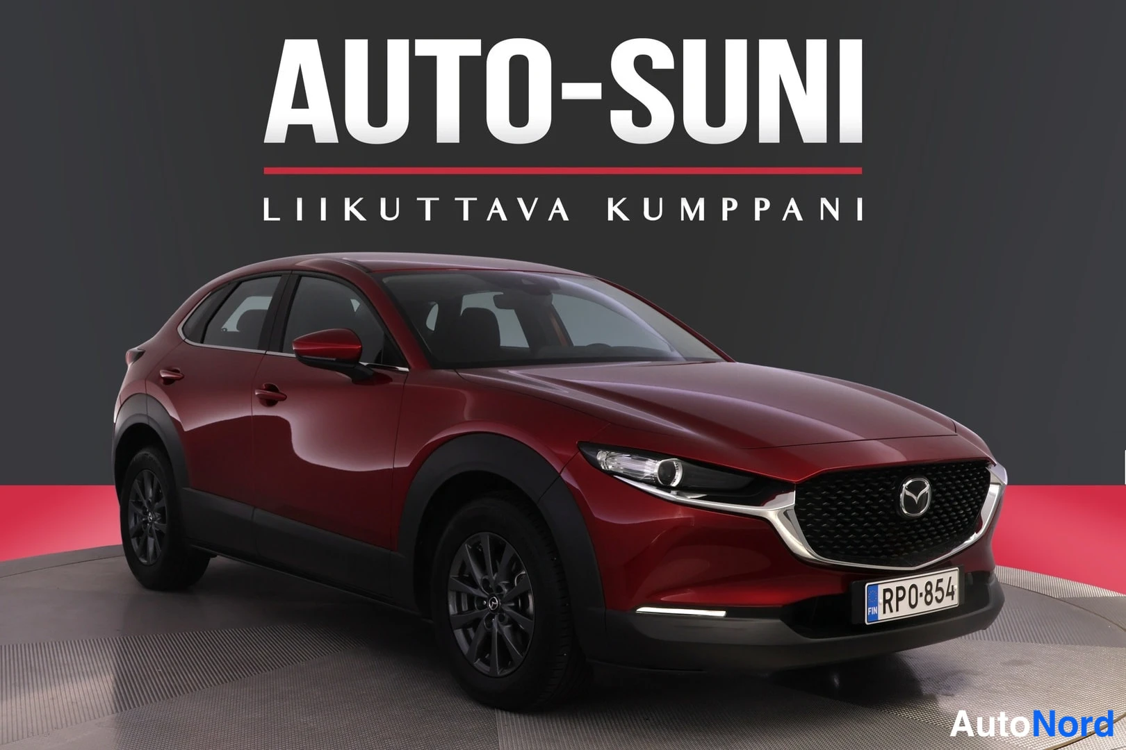 Punainen Mazda CX-30 2023, etuviisto, keula oikealle, kuva 4