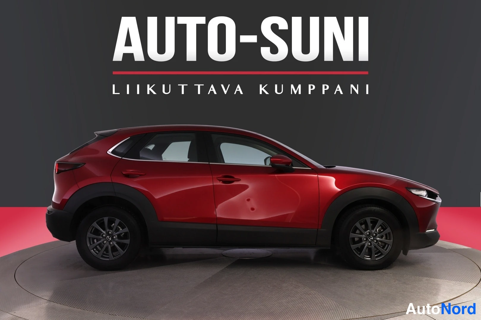 Punainen Mazda CX-30 2023, sivulta, kuva 6