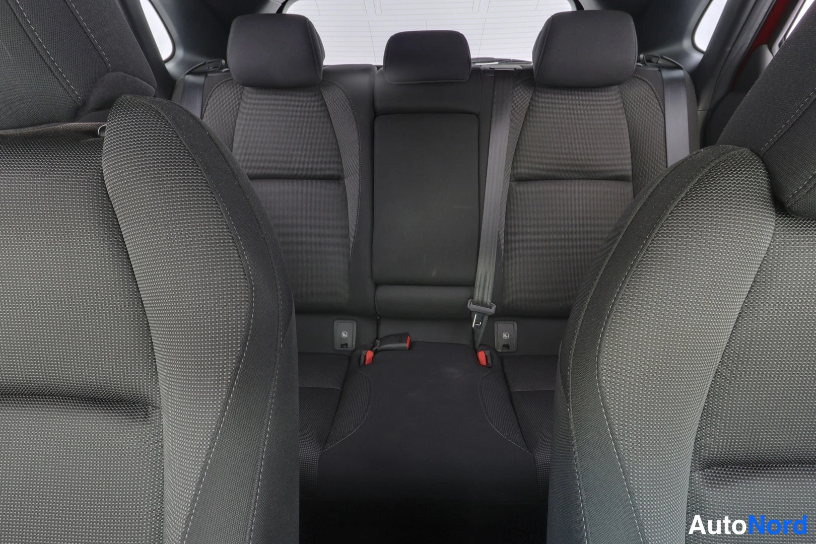 Punainen Mazda CX-30 2023, etuviisto, keula vasemmalle, kuva 3