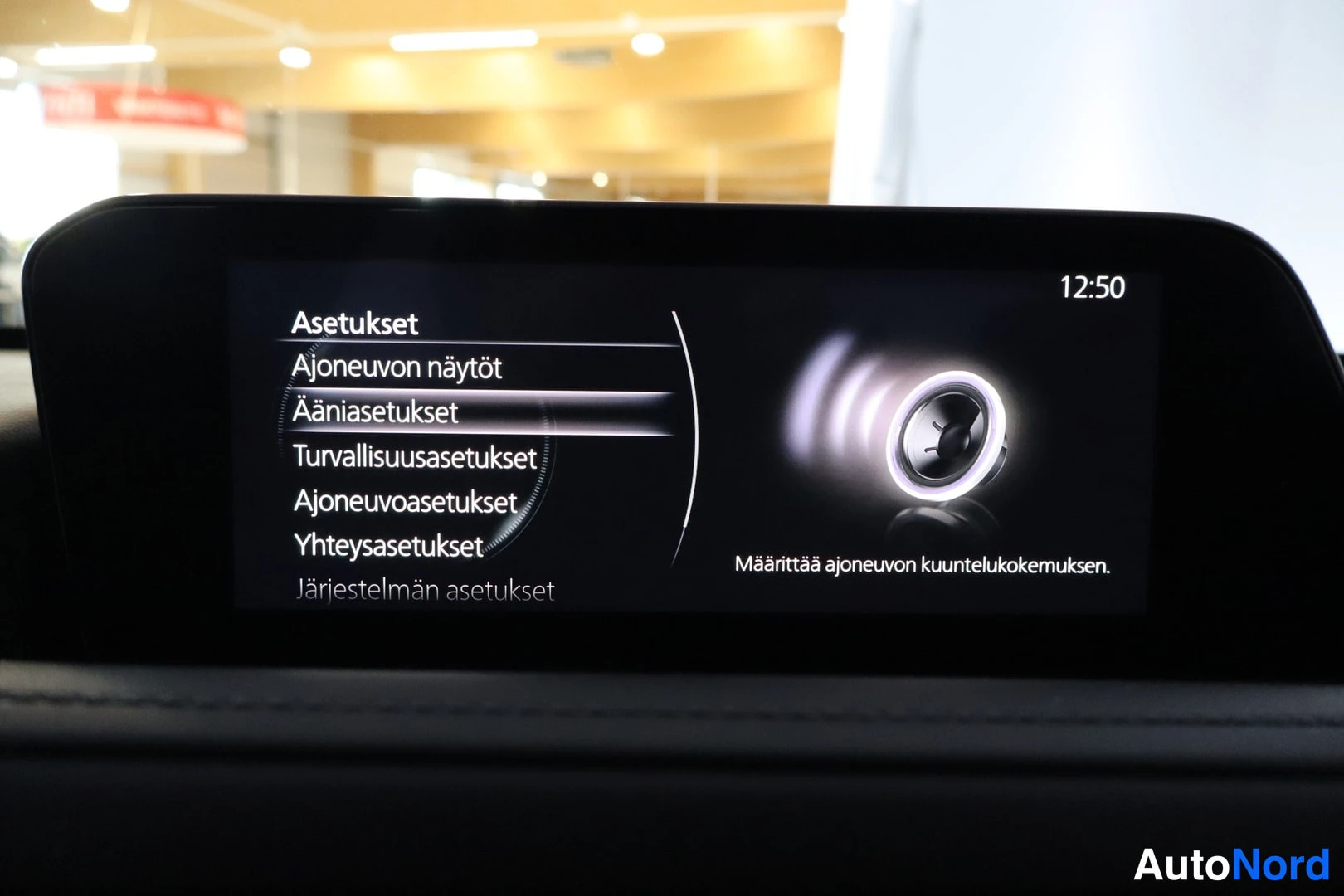 Punainen Mazda CX-30 2023, yksityiskohta, kuva 11