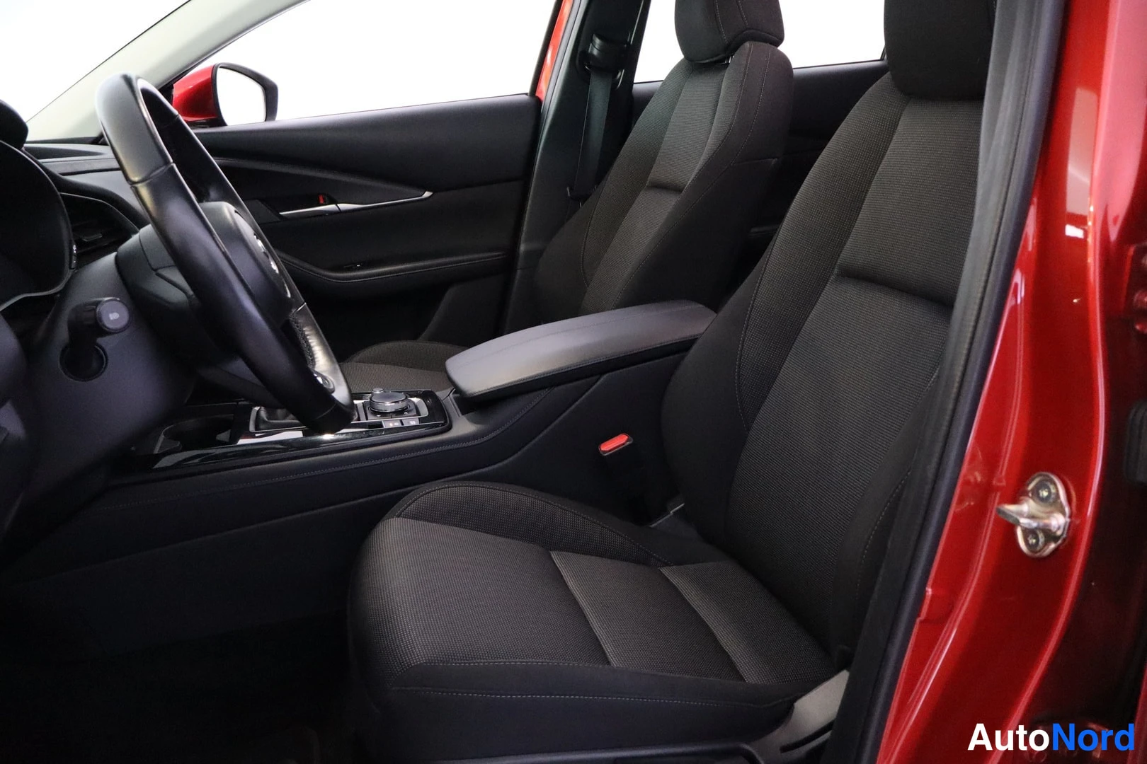 Punainen Mazda CX-30 2023, kuva 20