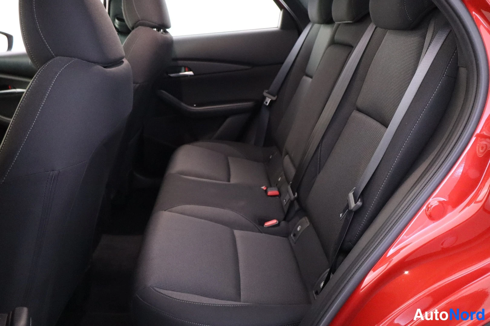 Punainen Mazda CX-30 2023, kuva 21
