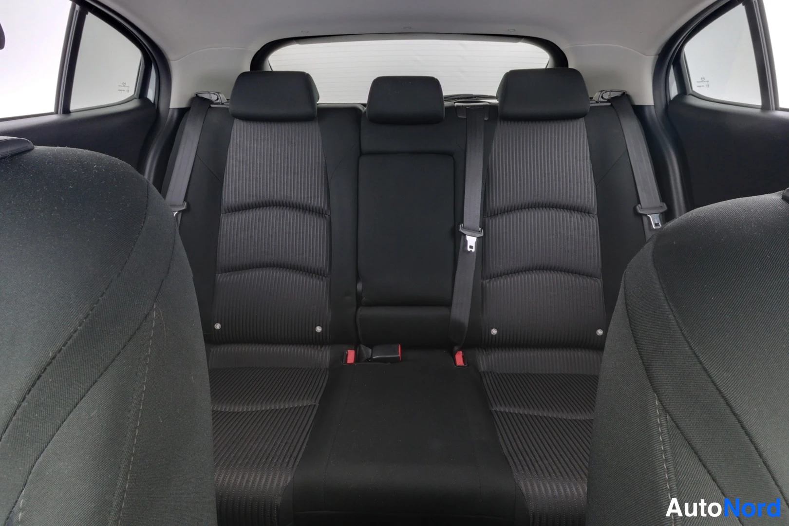 Hopea Mazda Mazda3 2015, takaistuimet, kuva 12