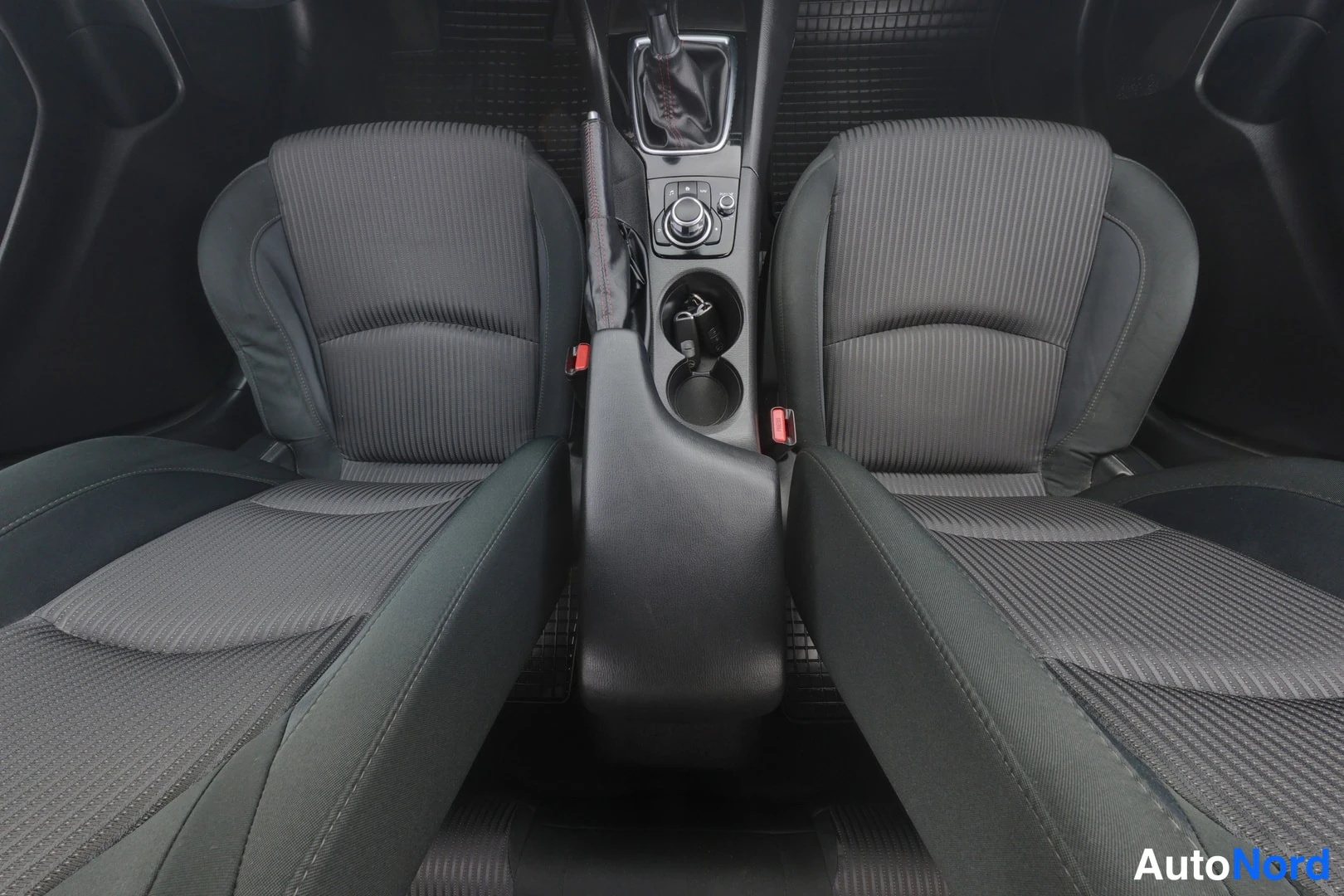 Hopea Mazda Mazda3 2015, etuistuimet, kuva 11